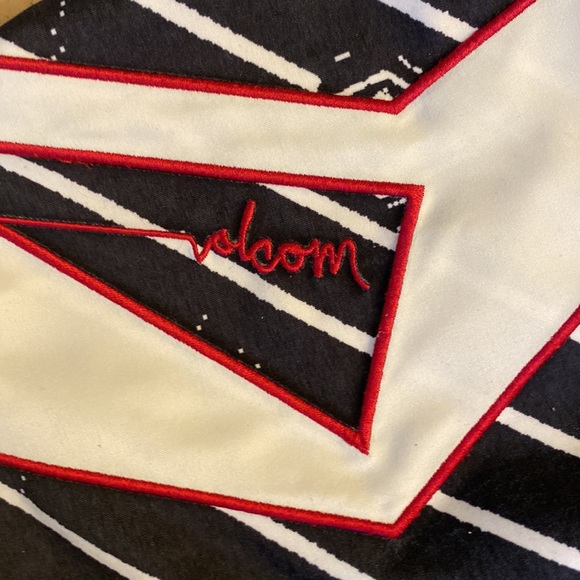 VOLCOM SWIM🖤❤️ - Picture 5 of 5